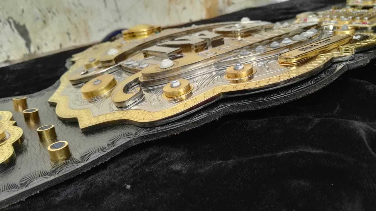IWGP V4 HEAVYWEIGHT Zinc Championship Belt